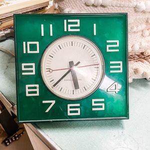 General Electric Model 2173 Vintage Green Clock! Works!